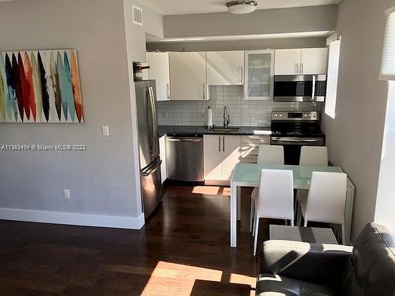 5th image of 737 Jefferson Ave APT 201