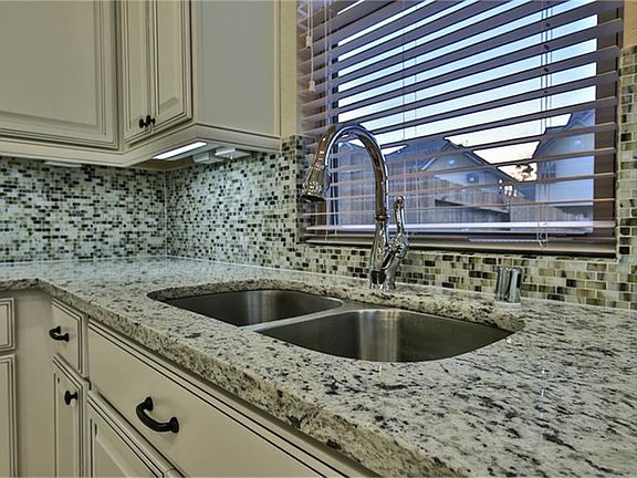 5th image of 102 Berlandier Ash Ct
