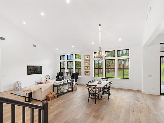 4th image of 23 Oak Knoll Court