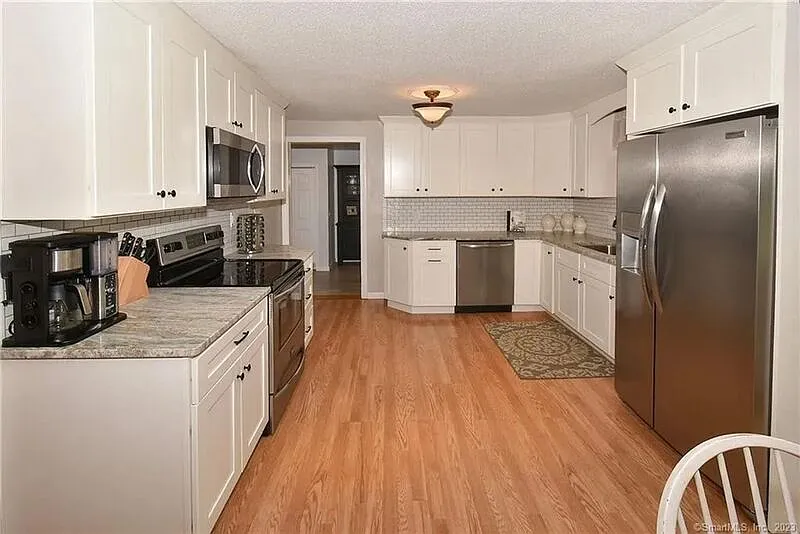 3 bed, 1.5 bath, 1380 sqft, $2,800 — Photo 2