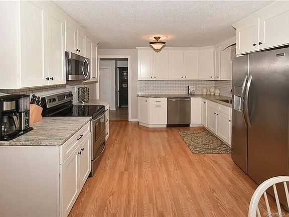 2nd image of 281 Abbe Rd