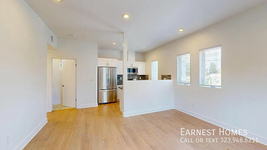 Spacious 3-Bedroom + 2.5 Bathroom Apartment in the heart of Echo Park! — Photo 2
