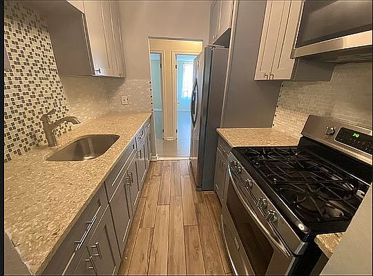 5th image of 382 Chauncey St #2