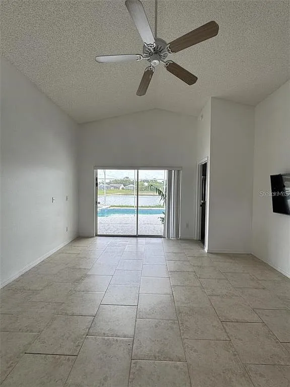3 bed, 2.0 bath, 1595 sqft, $2,300 — Photo 3