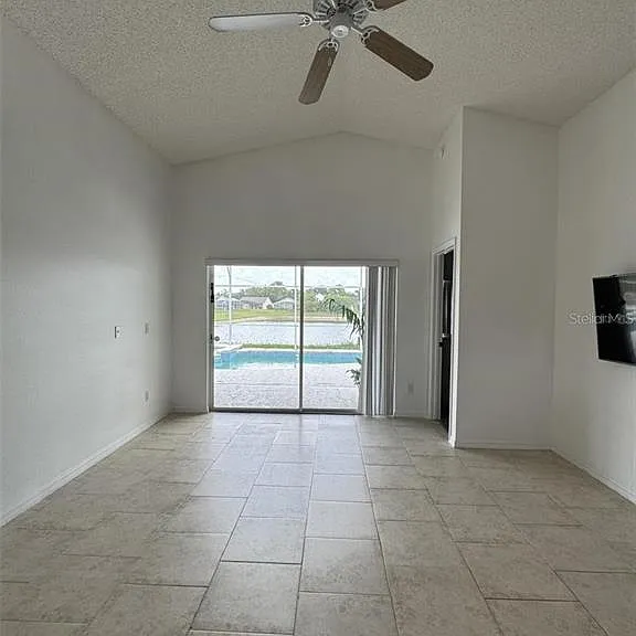 1144 Clear Creek Cir — Photo 3