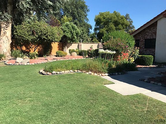 2nd image of 9805 Holly Oak Dr