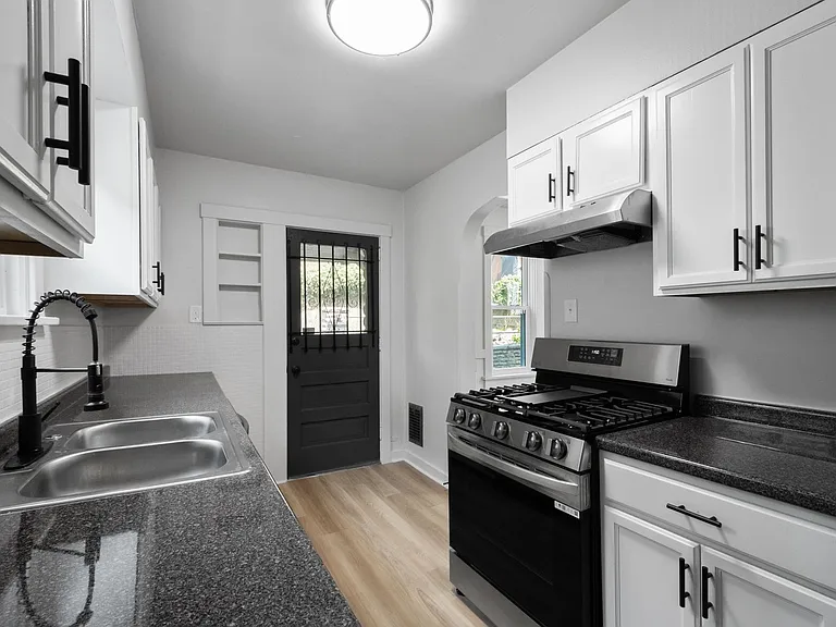 1303 Woodlawn Ave — Photo 1