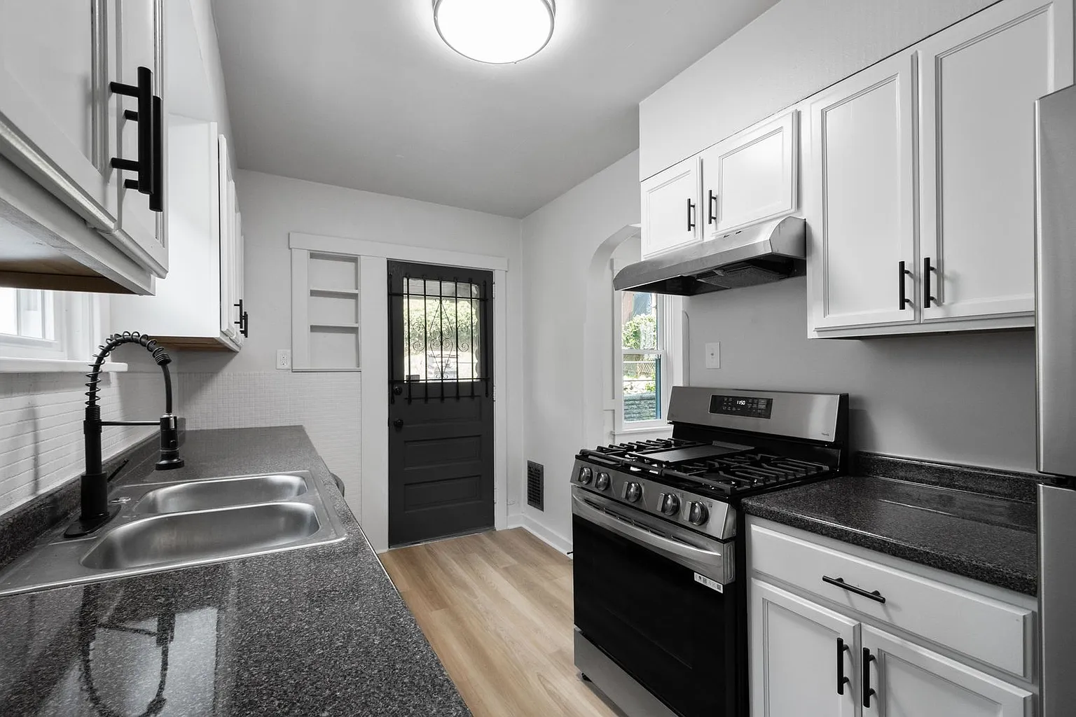 1303 Woodlawn Ave photo 1