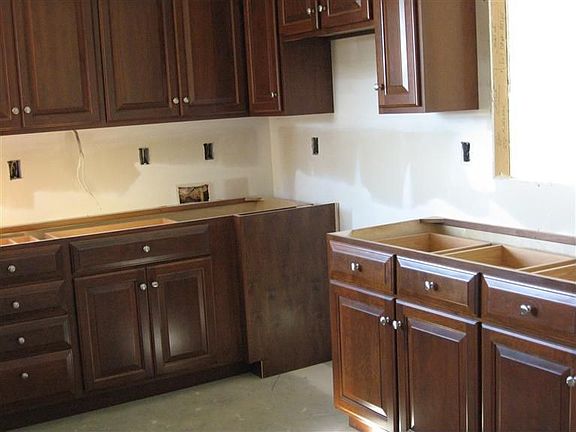 4th image of 109 Sugartree Ln