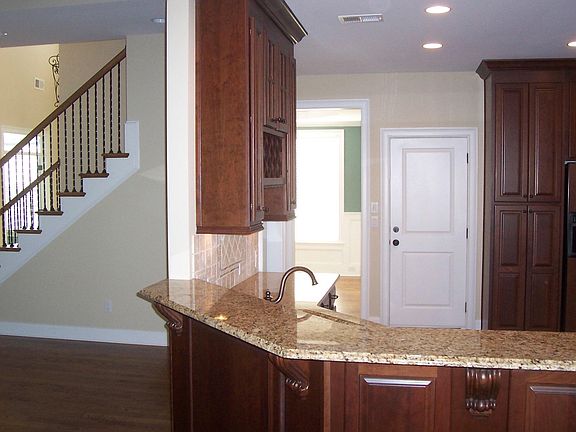 5th image of 2987 Riverwood Dr