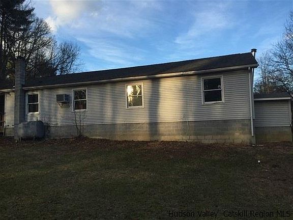 5th image of 28 Buck Ln