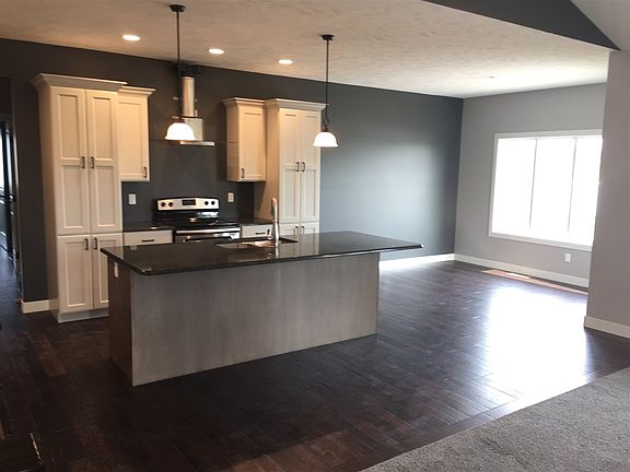 3rd image of 1007 W 61st Street Pl