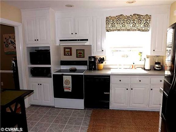 3rd image of 534 Cedarbrooke Ln