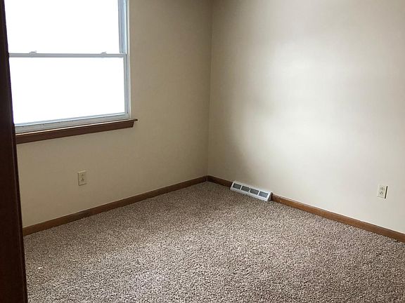 5th image of 34 Strasbourg Dr