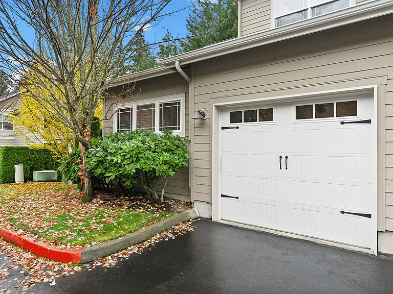 2 Bed 2 Bath Deluxe w/ Garage - 1174 Sq Ft 2 Bed 2 Bath Deluxe w/ Garage - 1174 Sq Ft