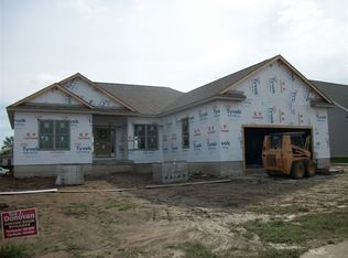 13 Applebee Farms Dr, Jacksonville, IL 62650