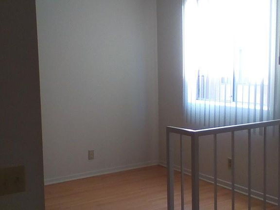 5th image of 13561 Moorpark St APT 211