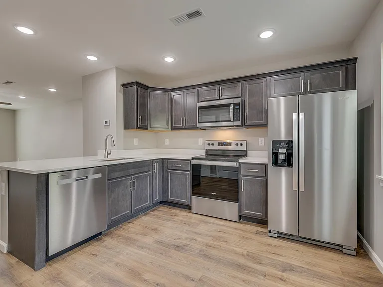 Bristol View Townhomes — Photo 1