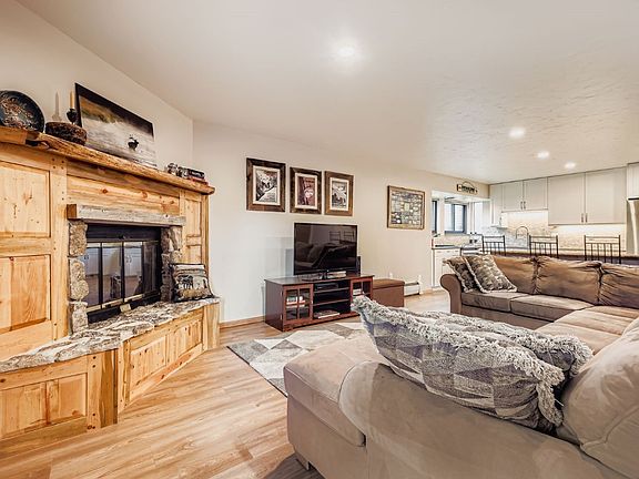 2nd image of 734 Lagoon Drive UNIT B