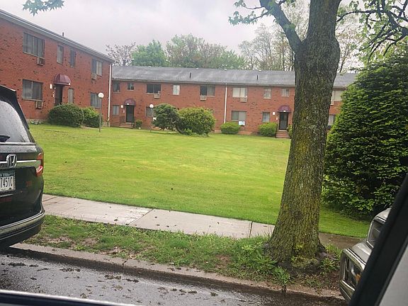3rd image of 103 Lyman Ave APT 1A