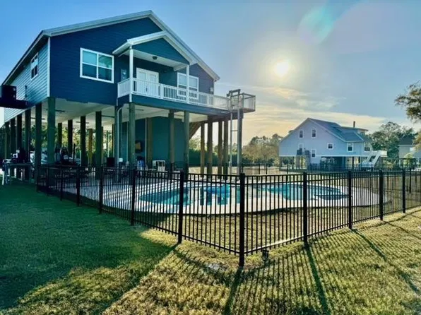 604 5th St, Pass Christian, MS 39571