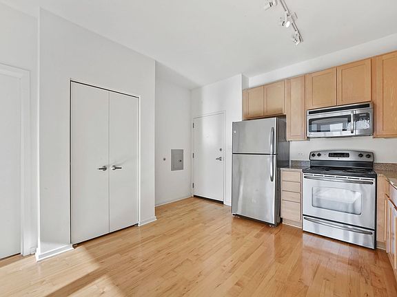 3rd image of 1 E 8th St APT 602