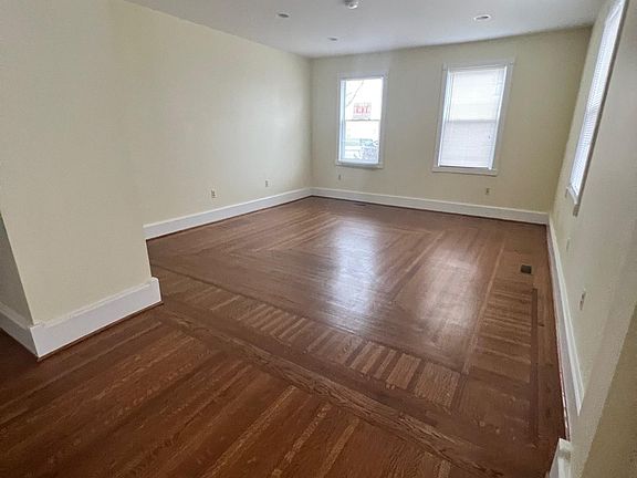 4th image of 256 S Water St