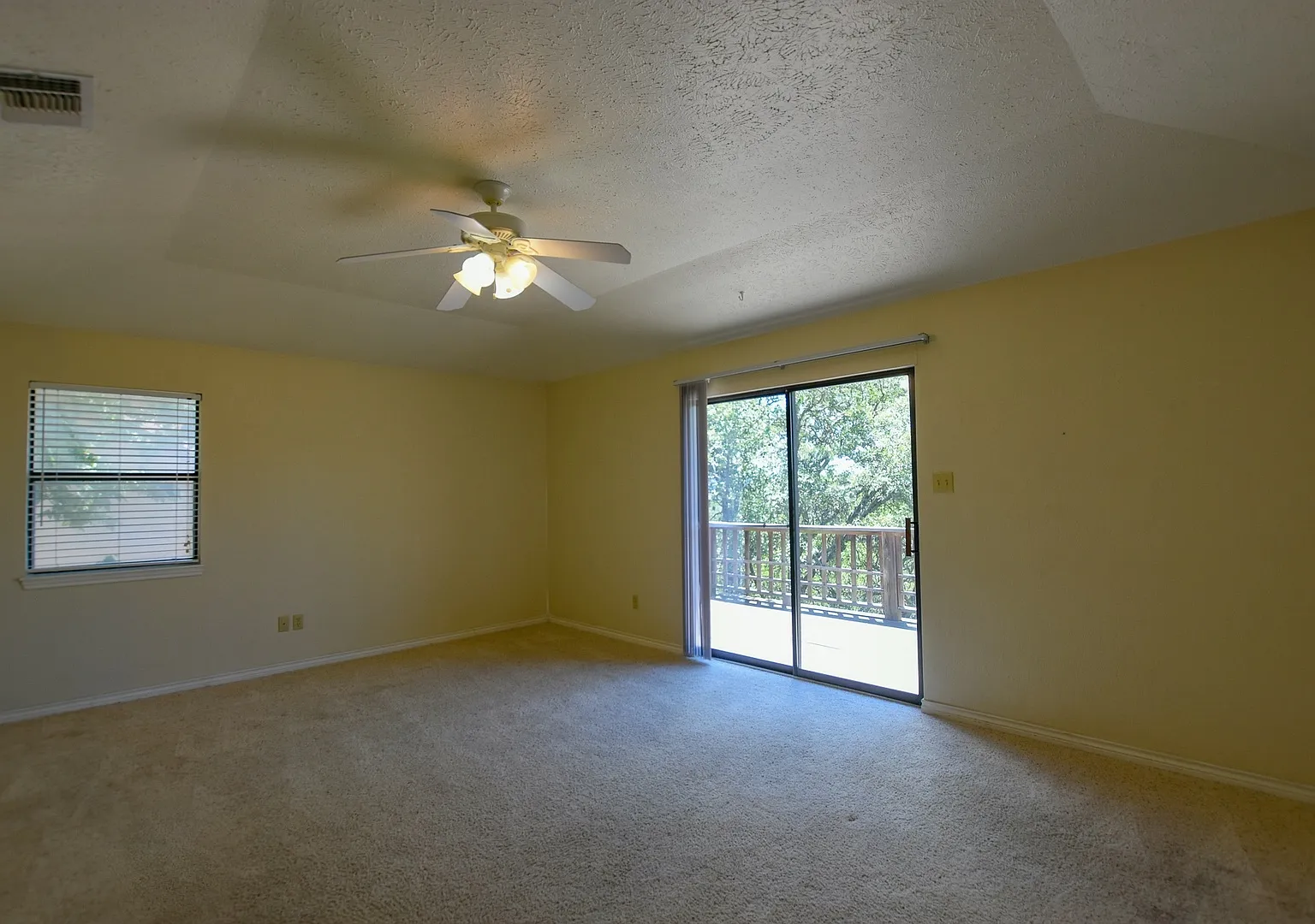 Quiet Neighborhood Home with Views — Photo 4
