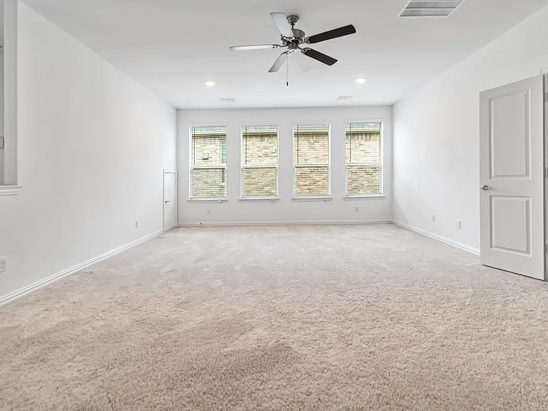 1724 Eworth Dr — Photo 16
