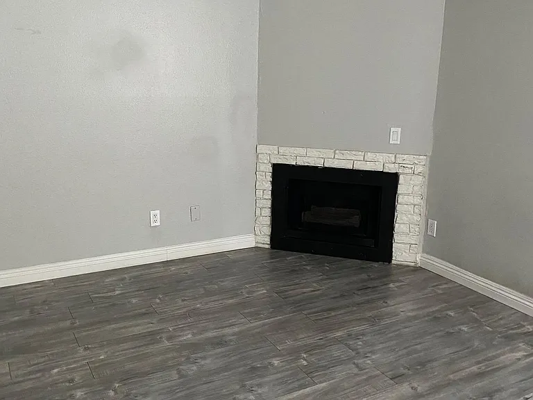 20208 Leadwell St #1 — Photo 7
