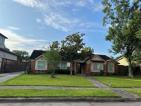 2nd image of 10307 Cedarhurst Dr