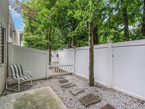 5th image of 176 Merrick Road #10