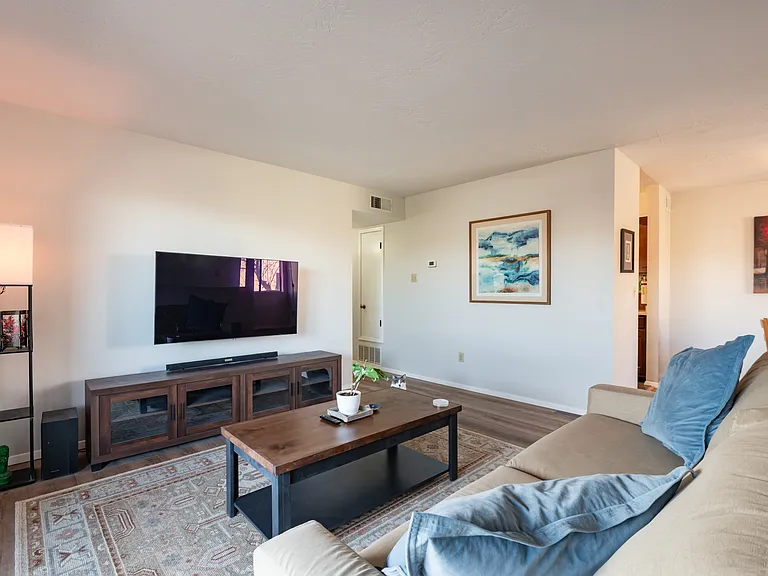11328 Prospect Ave NE #D — Photo 2