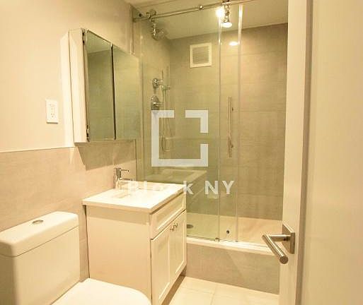 5th image of 301 E 48th St APT 10A
