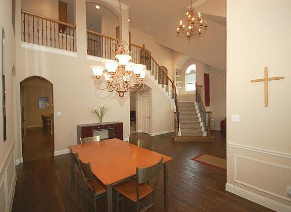 4th image of 2117 Estes Park Dr