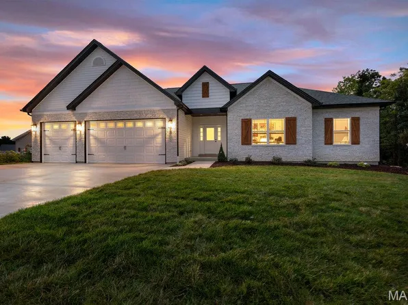 8 Highland Pl, Flint Hill, MO 63385