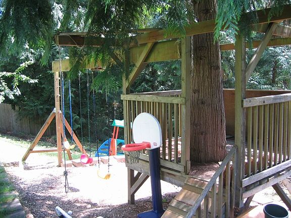 Tree fort