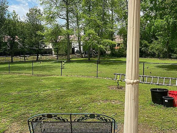 3rd image of 307 Dogwood Dr