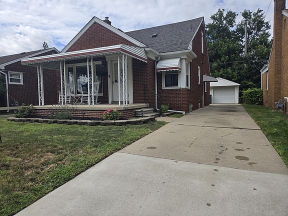 2nd image of 1032 Buckingham Ave