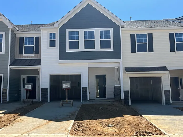 62 Amaryllis Ln — Photo 1