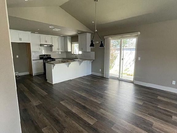 2nd image of 379 Sacramento St