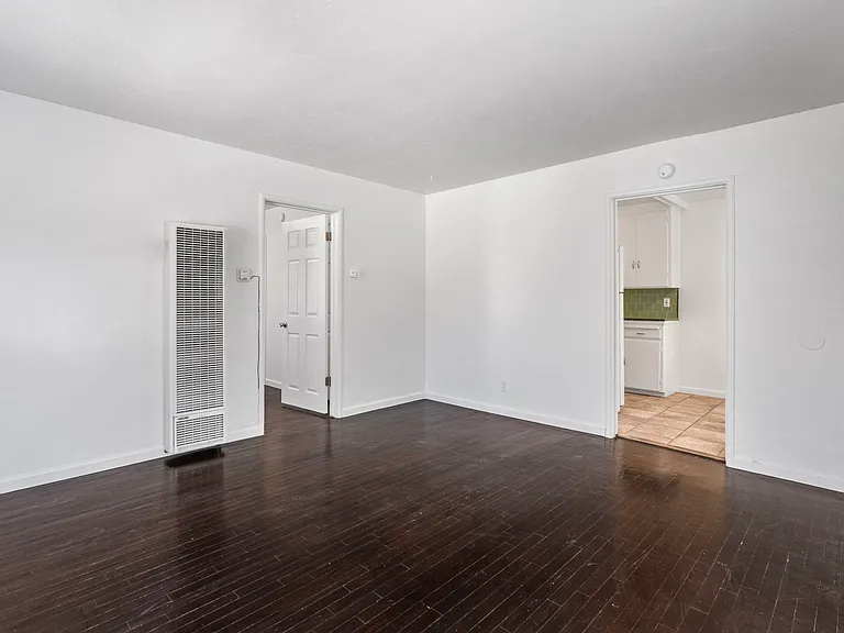 1225 N Lincoln St — Photo 8