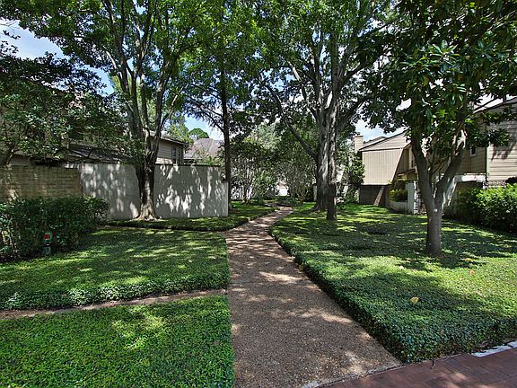 3rd image of 12625 Memorial Dr APT 129