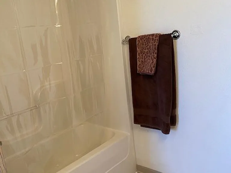 913 Westridge Dr #18 — Photo 8