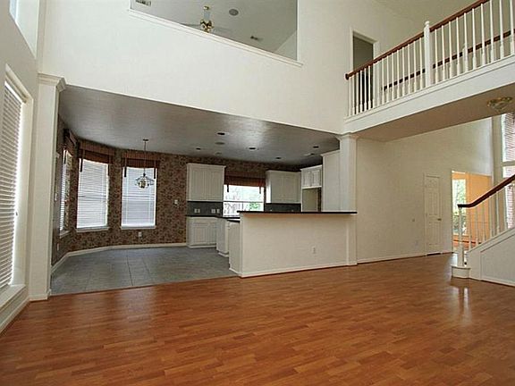 3rd image of 3803 Griffin Ln