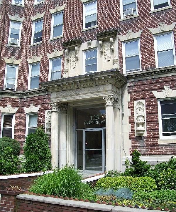 2nd image of 125 Park Dr APT 6