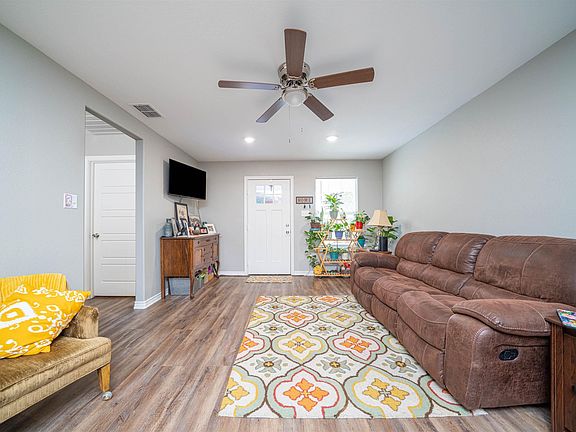 3rd image of 105 Francis St