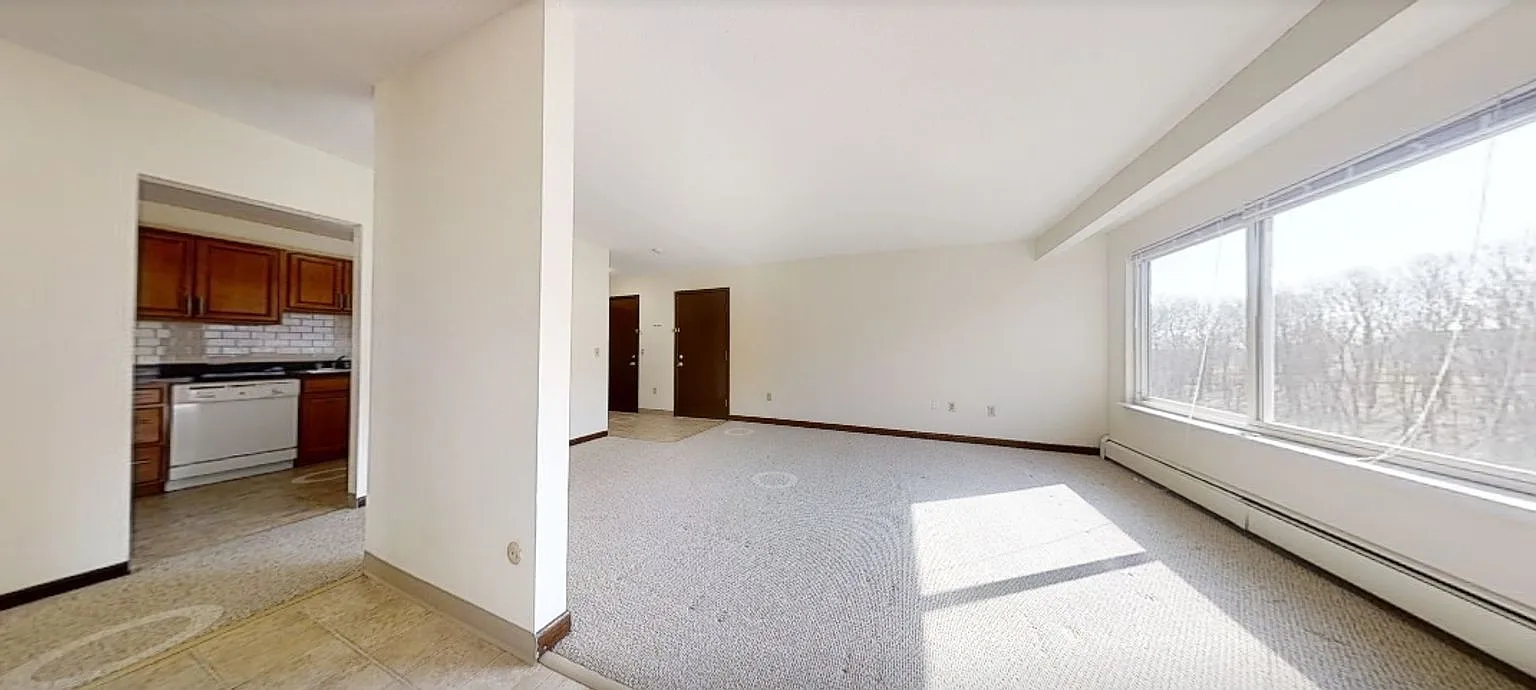 1 Bed 1 Bath on Sunderland — Photo 1