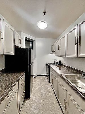 4th image of 1509 Lexington Ave APT 4B
