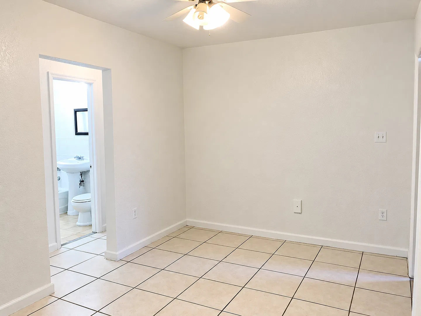 Discover Comfort and Convenience in Our 1-Bedroom Apartment — Photo 3